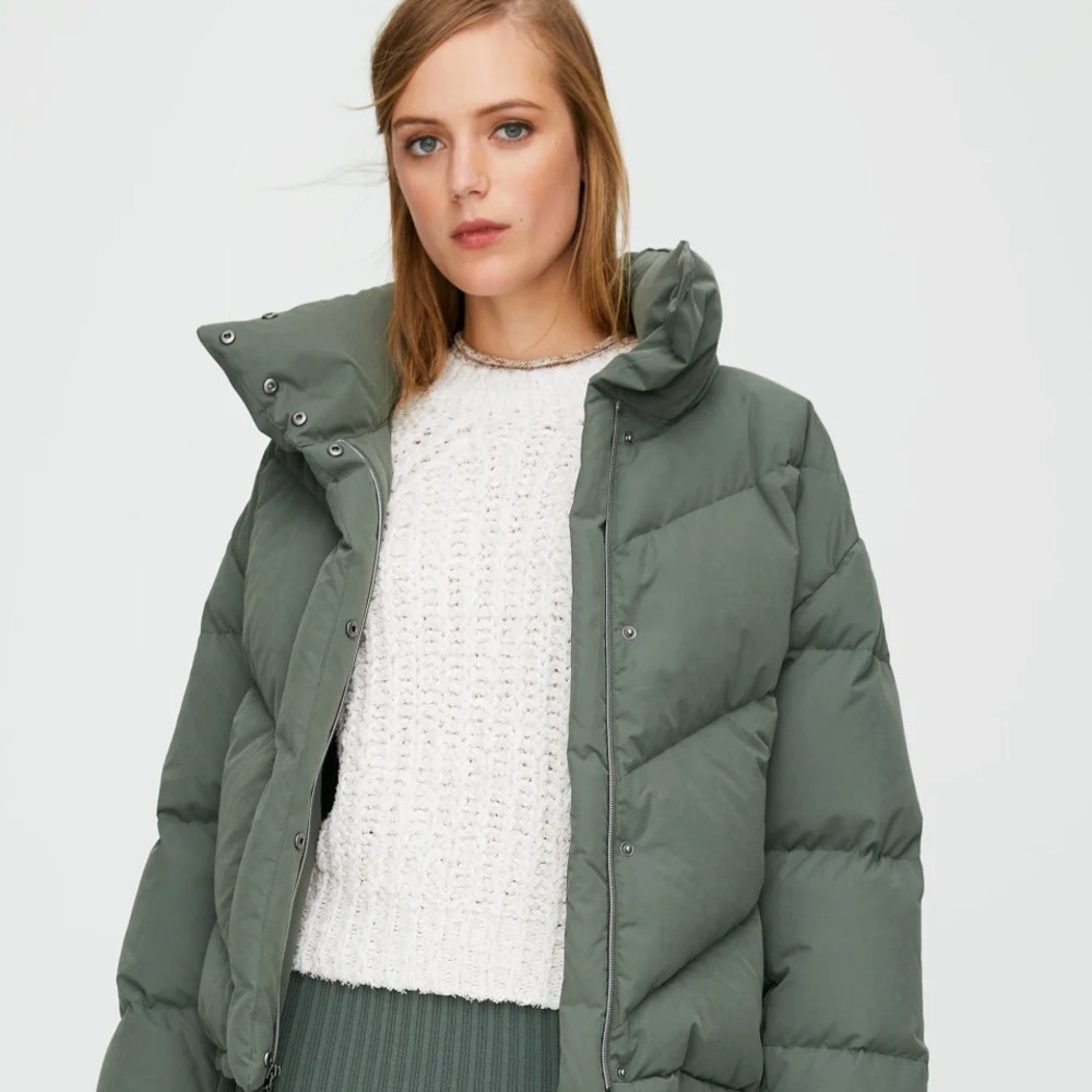 Aritzia Wilfred cloud puff in green, size S
